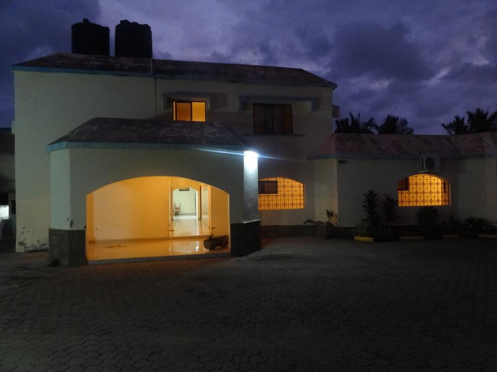 Glory Holiday Resort Mombasa Bagian luar foto